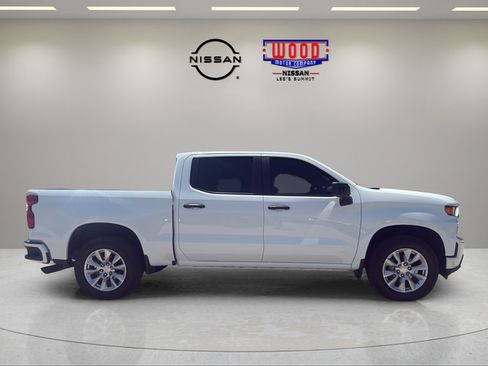 Used 2022 Chevrolet Silverado 1500 Custom w/ Safety Confidence Package AWD/4WD image 3