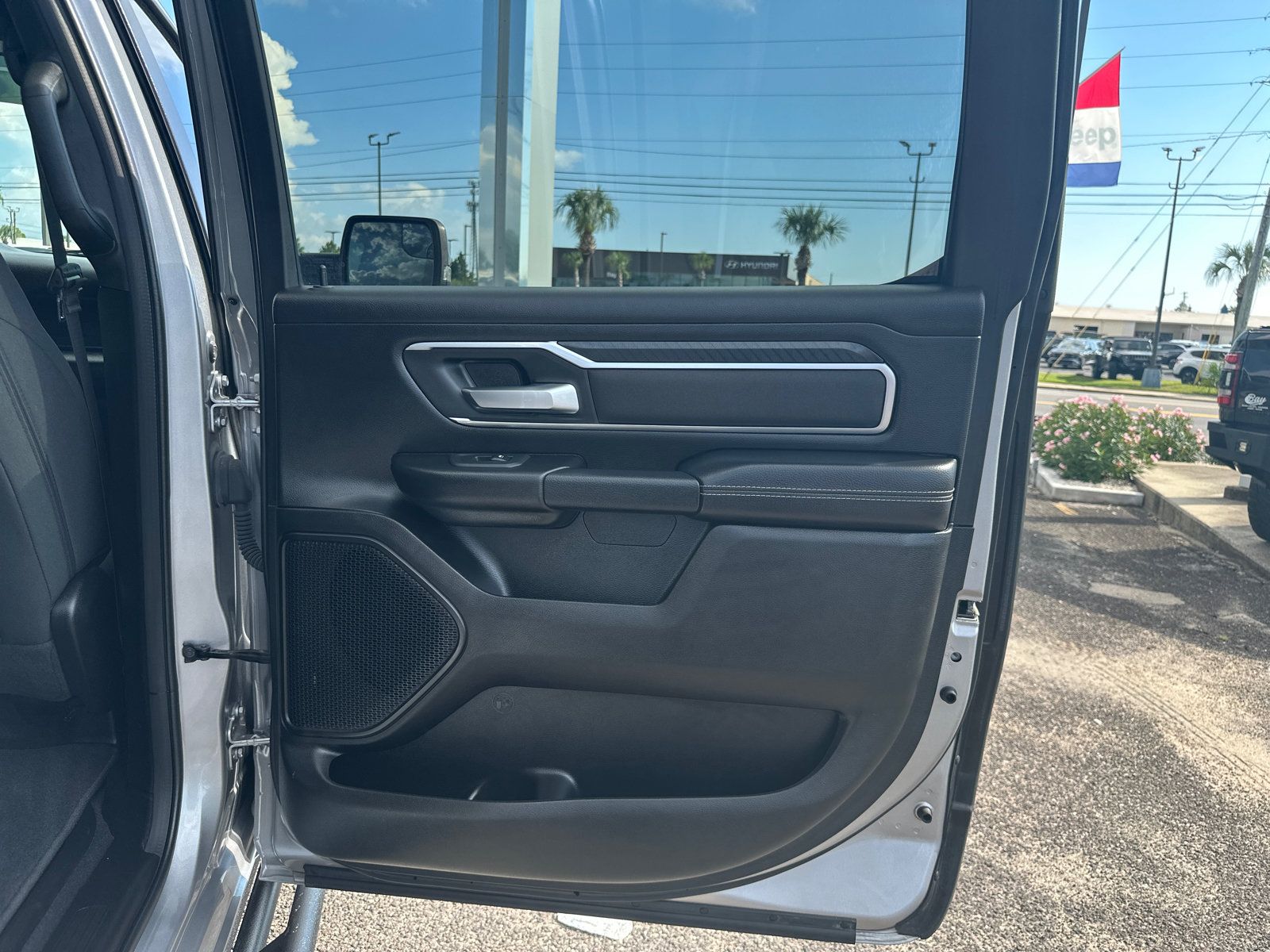 Used 2025 RAM 1500 Big Horn AWD/4WD image 17