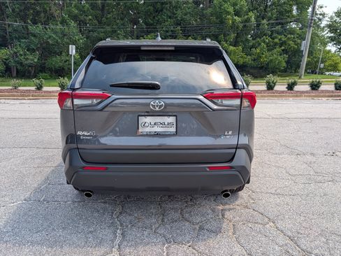 Used 2025 Toyota RAV4 LE AWD/4WD image 4