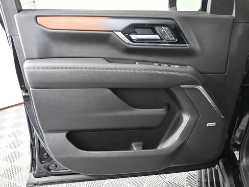 Used 2025 GMC Yukon Denali w/ Sun & Power Step Package AWD/4WD image 19