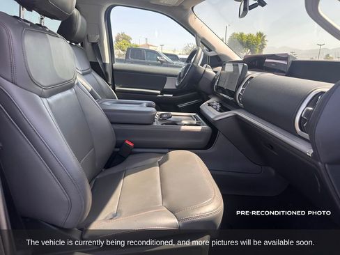 Used 2025 Ford Expedition Active image 15