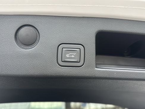 Used 2025 Chevrolet Equinox LT w/ Convenience Package II image 25