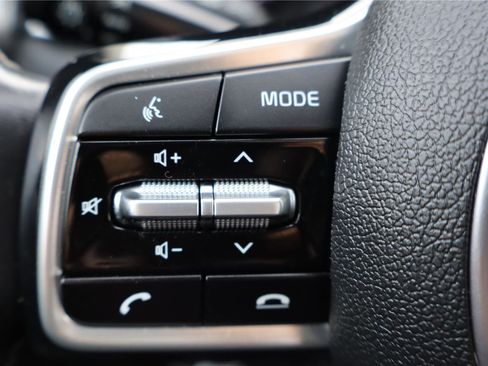 Certified 2023 Kia Sorento S w/ Panoramic Sunroof Package image 17