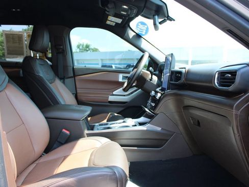 Used 2022 Ford Explorer King Ranch w/ Premium Technology Package RWD image 32