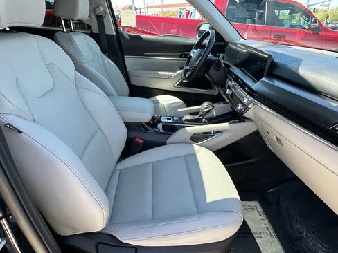 Used 2025 Kia Telluride S FWD image 16