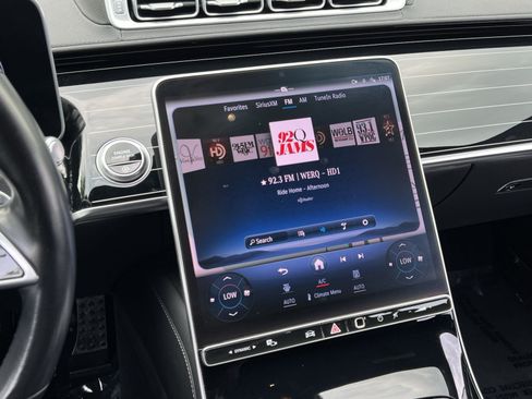Used 2022 Mercedes-Benz S 580 4MATIC Sedan w/ AMG Line Package image 23