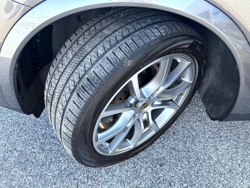 Used 2021 Porsche Cayenne AWD/4WD image 23