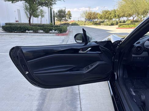 Used 2016 MAZDA MX-5 Miata Club RWD image 15
