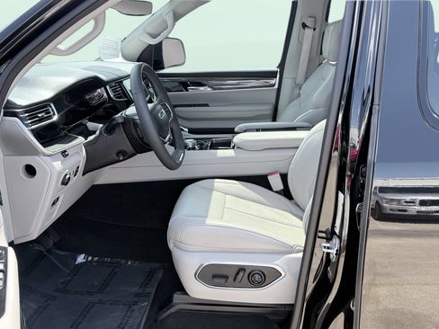 Used 2022 Jeep Wagoneer Series II w/ Premium Group I image 22