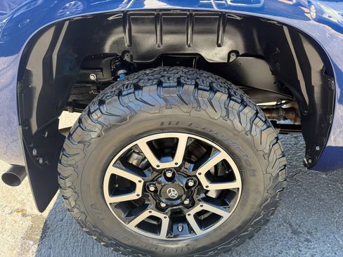 Used 2015 Toyota Tundra SR5 w/ TRD Off Road Package image 31