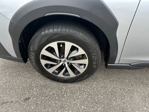 Used 2023 Subaru Outback Premium image 11