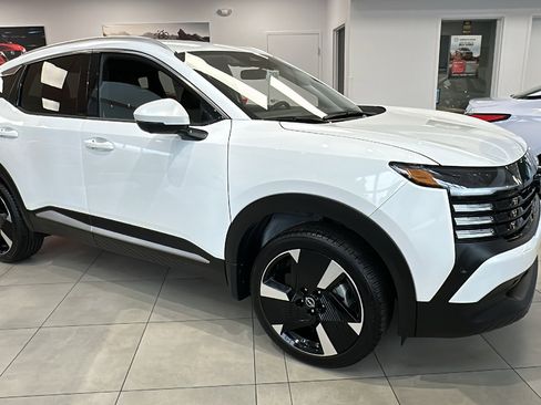 New 2025 Nissan Kicks SR w/ Illumination Package AWD/4WD image 2
