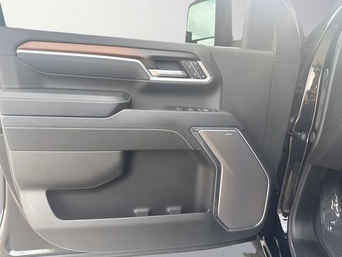 Used 2025 GMC Sierra 2500 Denali AWD/4WD image 29