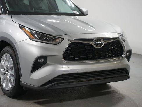 Certified 2021 Toyota Highlander Limited image 4