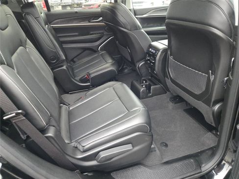 Used 2021 Jeep Grand Cherokee L Limited w/ Luxury Tech Group II image 11