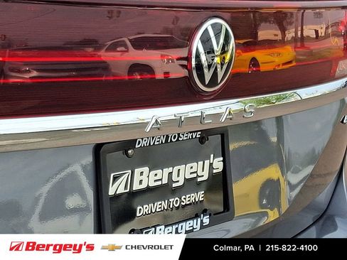 Used 2025 Volkswagen Atlas SE AWD/4WD image 34