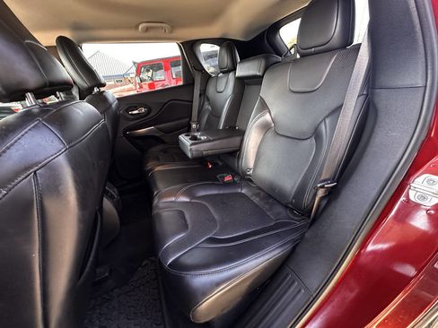 Used 2019 Jeep Cherokee Limited image 17