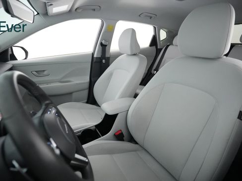 Used 2024 Hyundai Kona SEL FWD image 4