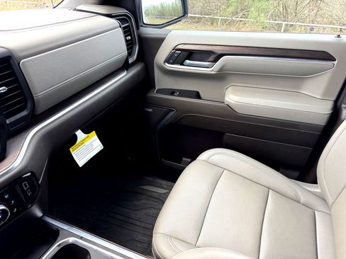 Used 2023 GMC Sierra 1500 SLT image 30