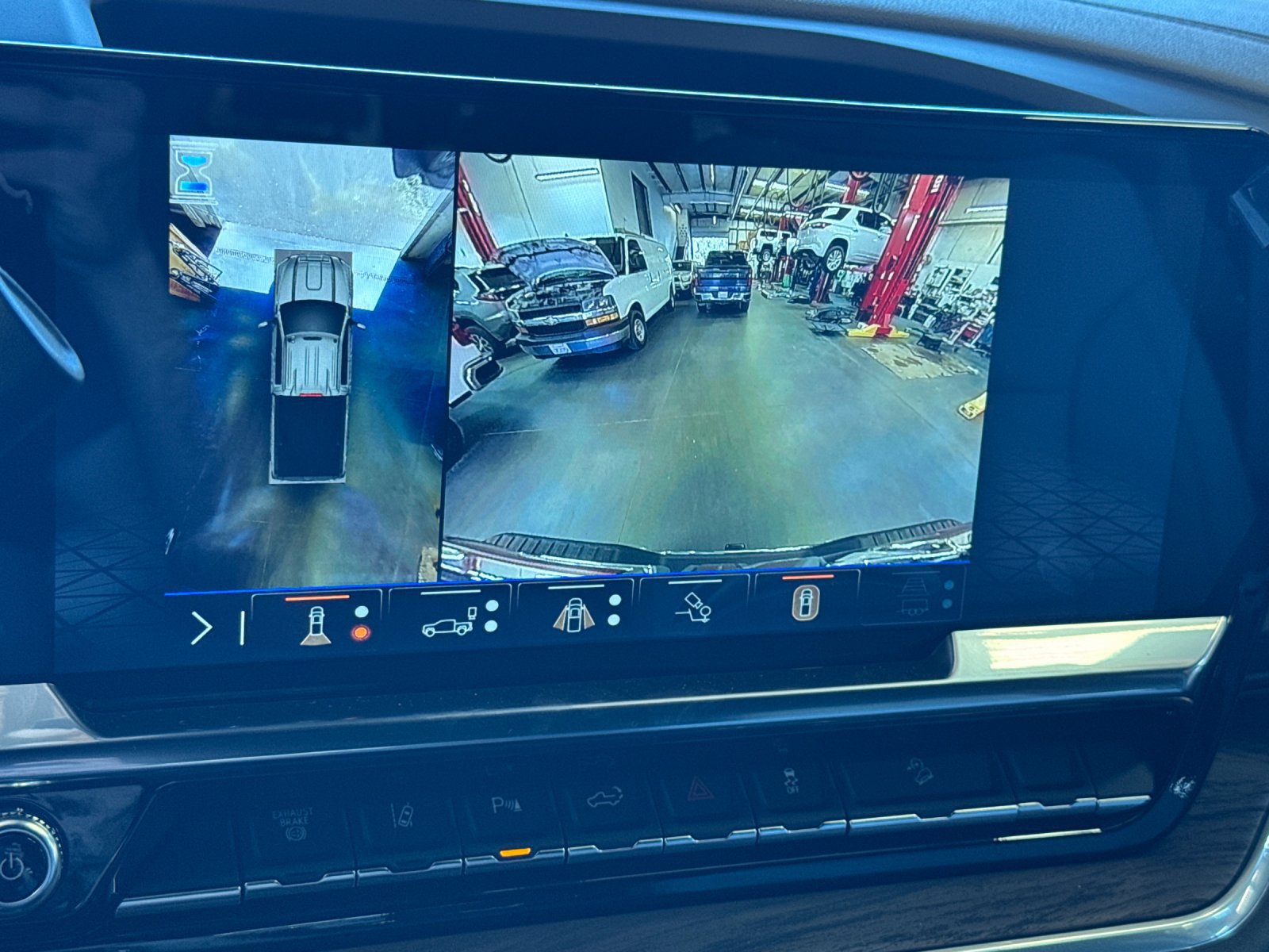 New 2026 GMC Sierra 2500 SLT w/ SLT Premium Package AWD/4WD image 23