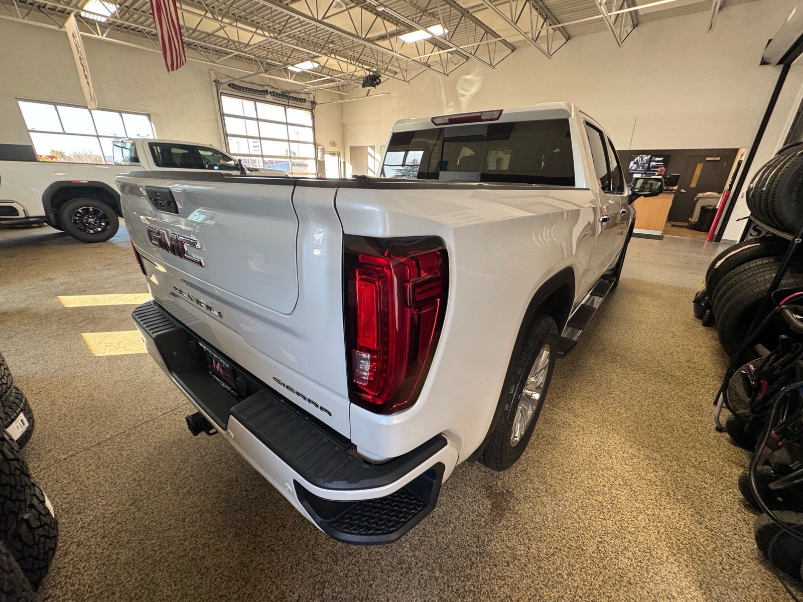 Used 2020 GMC Sierra 1500 Denali w/ Driver Alert Package II AWD/4WD image 5