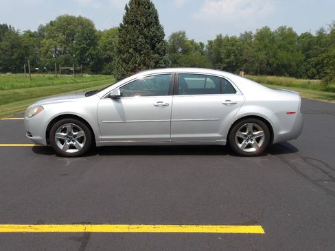Used 2010 Chevrolet Malibu LT w/ Power Convenience Package FWD image 2