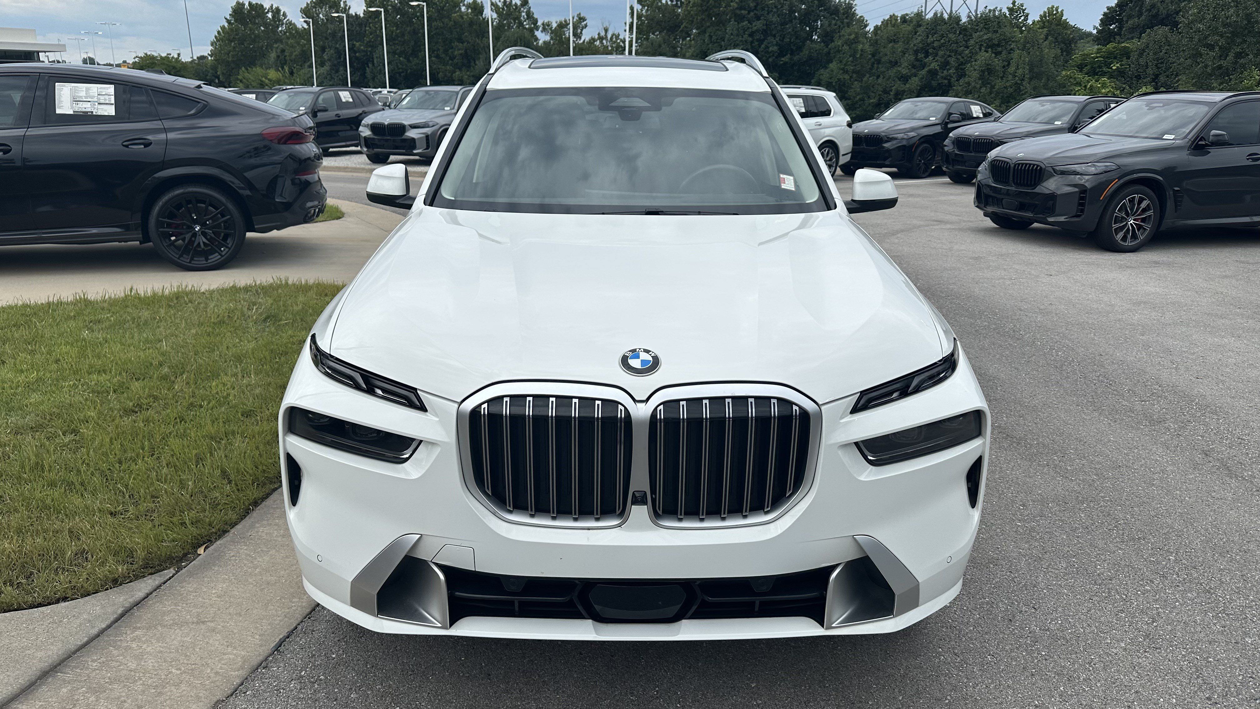 Certified 2026 BMW X7 xDrive40i AWD/4WD image 3