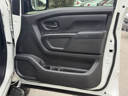 Used 2017 Nissan Titan S image 29