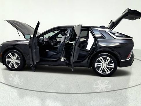Used 2024 Cadillac Lyriq Tech AWD/4WD image 15