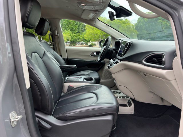 Used 2023 Chrysler Pacifica Touring-L FWD image 22