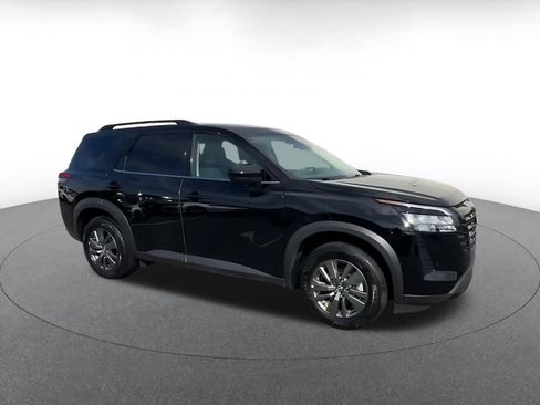 Used 2026 Nissan Pathfinder SV FWD image 2