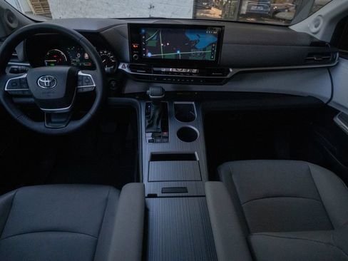 Used 2025 Toyota Sienna XLE w/ XLE Plus Package AWD/4WD image 20