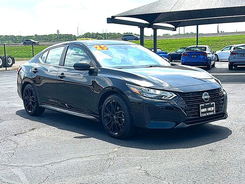 Used 2025 Nissan Sentra SR w/ Midnight Edition FWD image 10