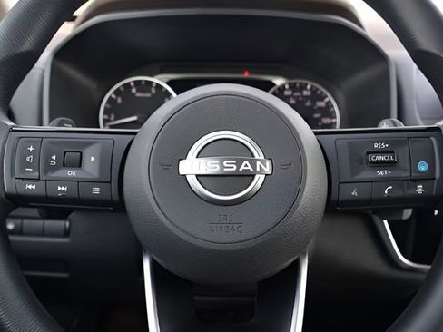 Used 2022 Nissan Rogue SV image 19