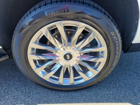 Used 2021 Cadillac Escalade Premium Luxury image 26