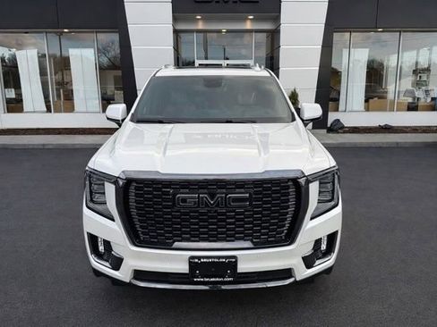 Used 2023 GMC Yukon Denali Ultimate AWD/4WD image 4