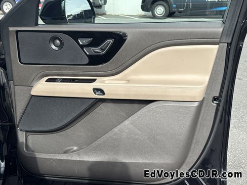 Used 2023 Lincoln Aviator Reserve w/ Equipment Group 201A image 17