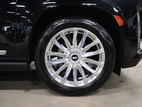 Used 2022 Cadillac Escalade ESV Premium Luxury w/ Performance Package image 38