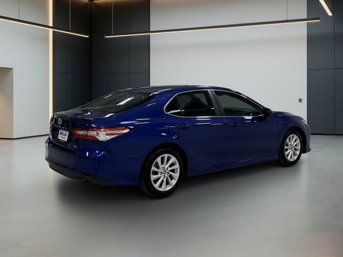 Used 2018 Toyota Camry LE FWD image 6