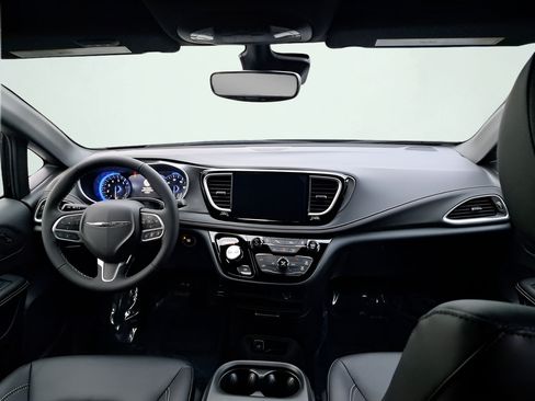New 2026 Chrysler Pacifica Select FWD image 18