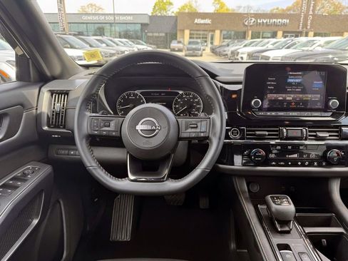 Used 2023 Nissan Pathfinder Rock Creek AWD/4WD image 15