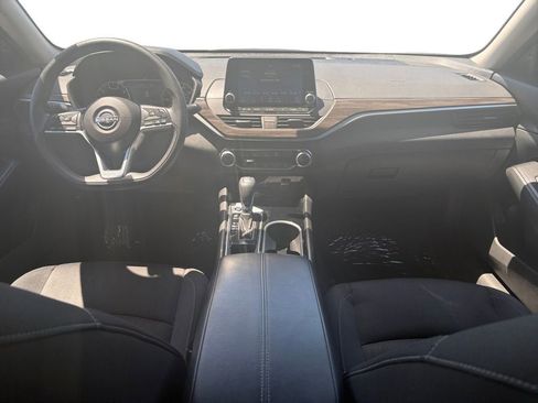Used 2024 Nissan Altima 2.5 SV FWD image 12