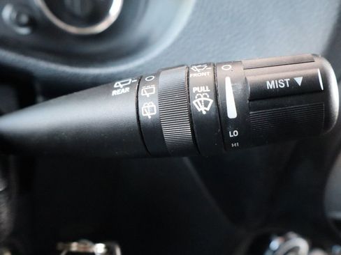 Used 2012 Jeep Wrangler Unlimited Sport image 31