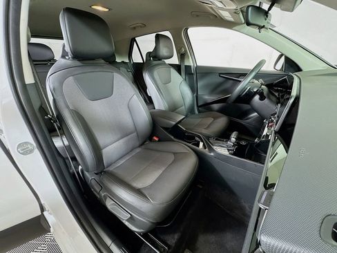 Used 2023 Kia Niro EX image 28