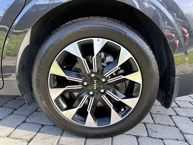 Used 2023 Kia Carnival EX w/ Paint Protection Package FWD image 11