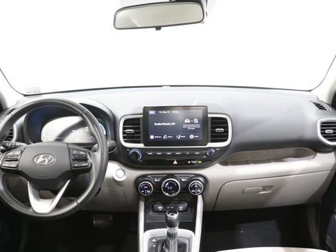 Used 2025 Hyundai Venue SEL FWD image 31