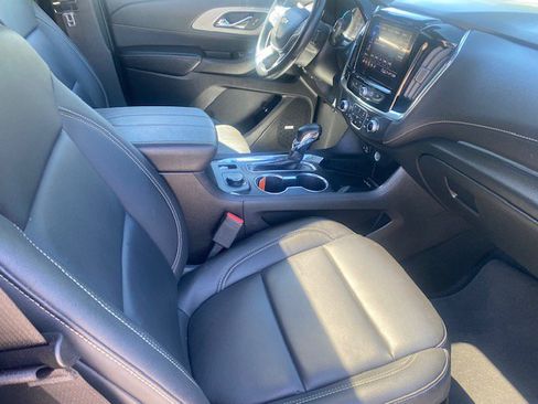 Used 2023 Chevrolet Traverse LT w/ LT Premium Package AWD/4WD image 11