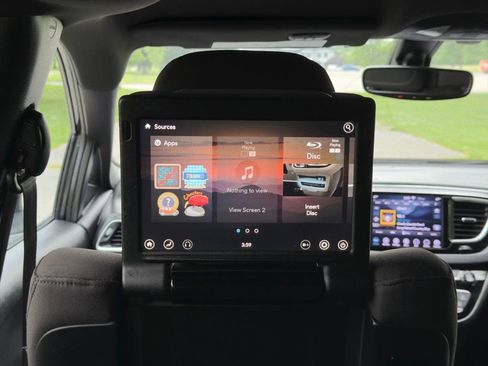 Used 2020 Chrysler Pacifica Touring w/ S Appearance Package FWD image 15