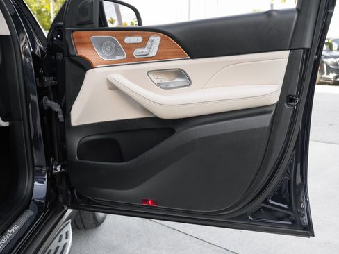 Used 2021 Mercedes-Benz GLS 450 4MATIC image 38