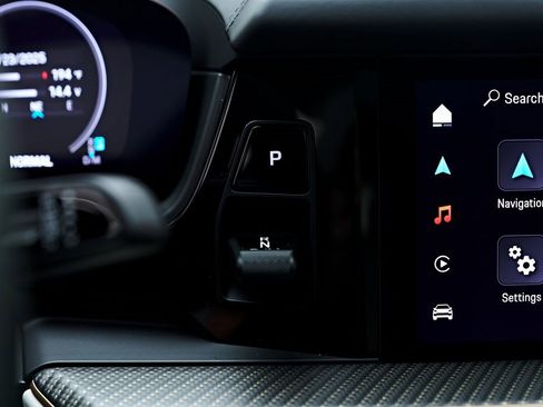 Used 2025 Porsche Cayenne GTS image 73